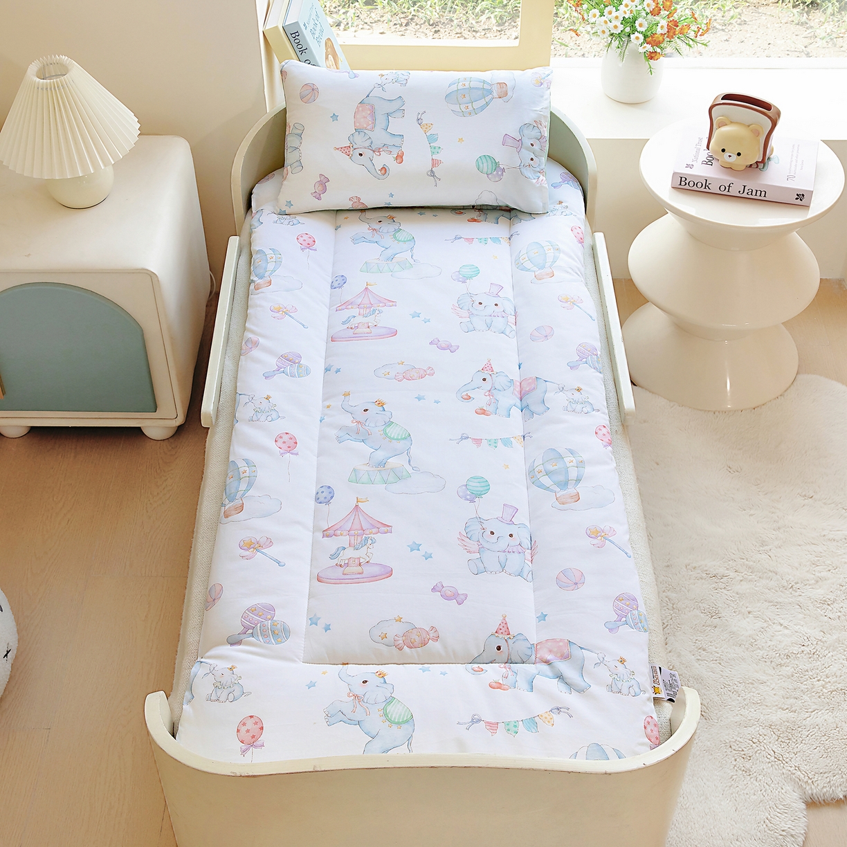 91家纺网 家纺一手货源 找家纺 梵赫 2025新款新款四季款加厚全棉豆豆绒床垫幼儿园床垫儿童床垫床褥可拆洗 旋转木马