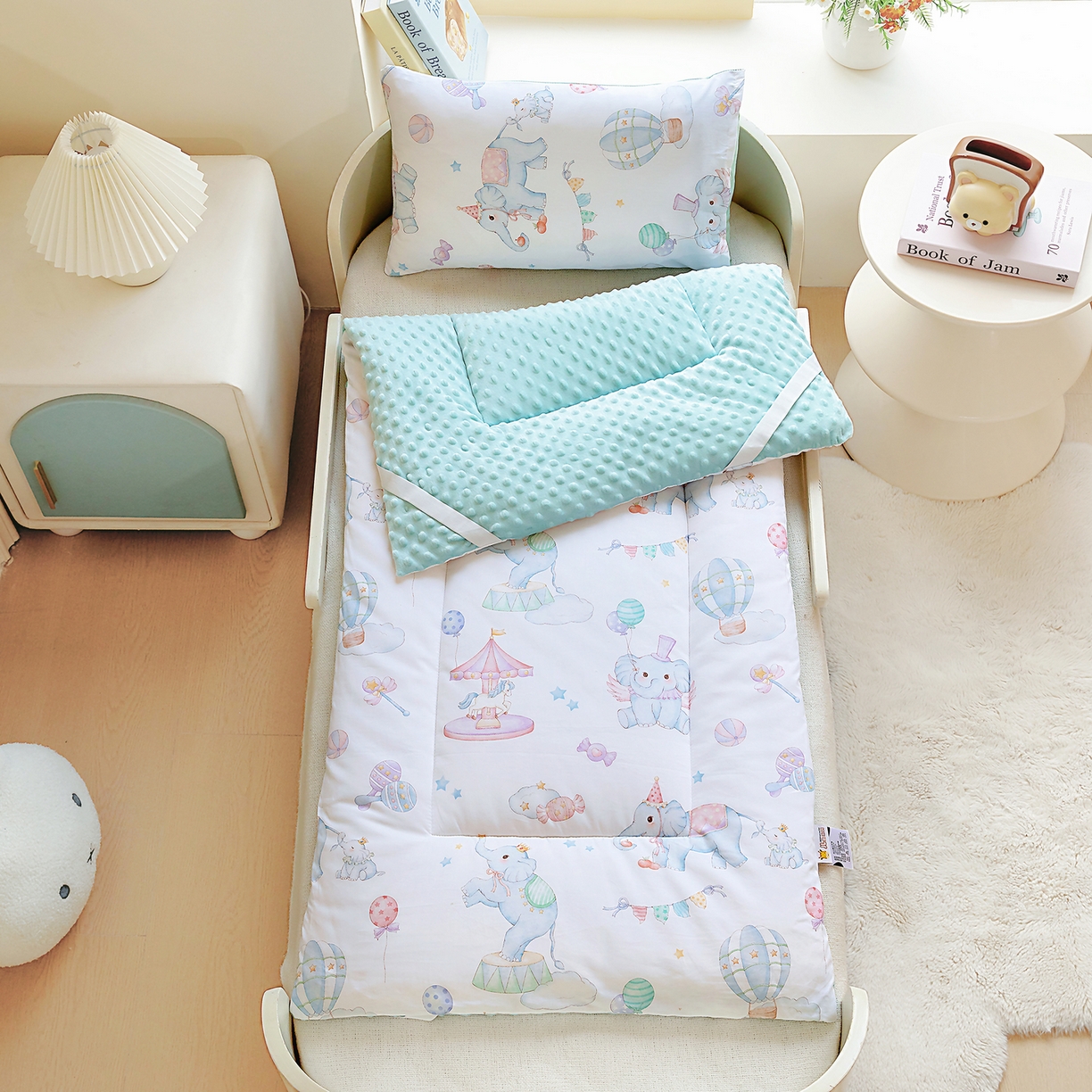 91家纺网 家纺一手货源 找家纺 梵赫 2025新款新款四季款加厚全棉豆豆绒床垫幼儿园床垫儿童床垫床褥可拆洗 旋转木马