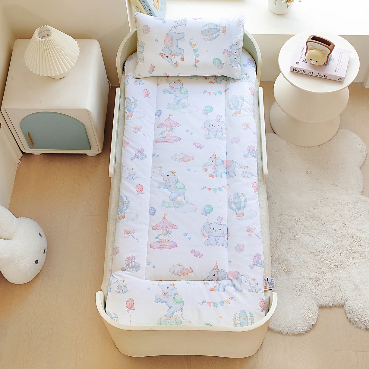 91家纺网 家纺一手货源 找家纺 梵赫 2025新款新款四季款加厚全棉豆豆绒床垫幼儿园床垫儿童床垫床褥可拆洗 旋转木马