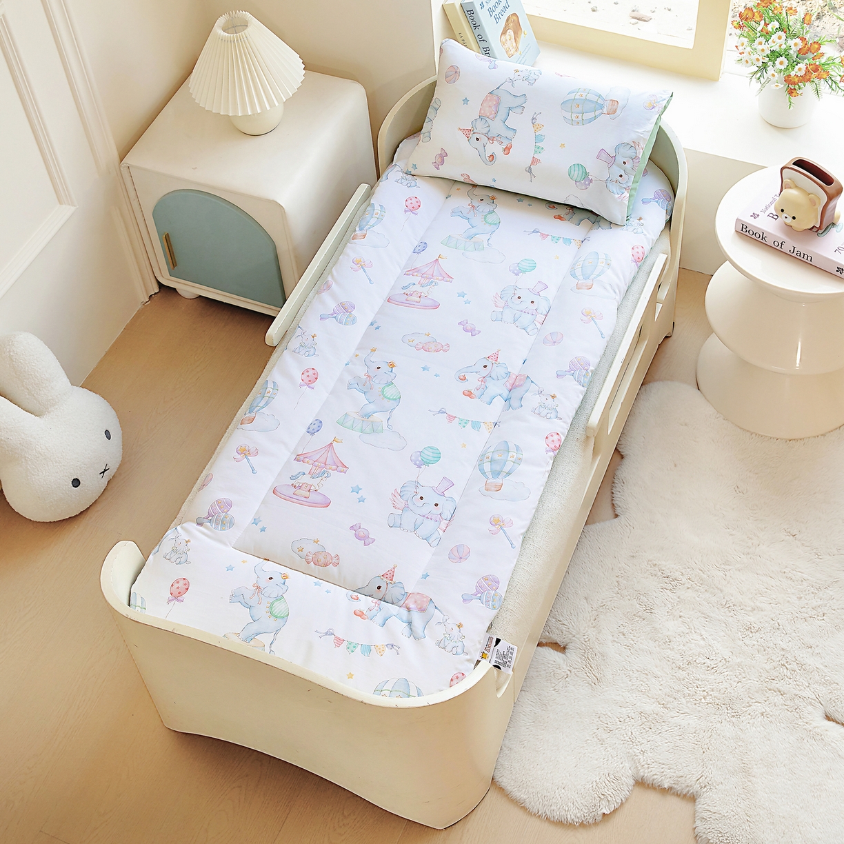 91家纺网 家纺一手货源 找家纺 梵赫 2025新款新款四季款加厚全棉豆豆绒床垫幼儿园床垫儿童床垫床褥可拆洗 旋转木马