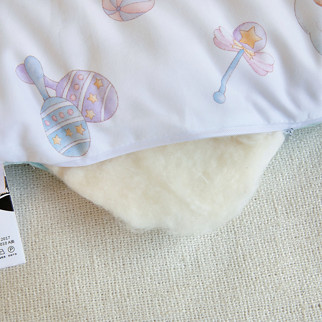 91家纺网 家纺一手货源 找家纺 梵赫 2025新款新款四季款加厚全棉豆豆绒床垫幼儿园床垫儿童床垫床褥可拆洗 旋转木马