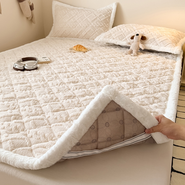 91家纺网 家纺一手货源 找家纺 叠派家纺 2025新款塔芙绒夹棉床垫 卡其色