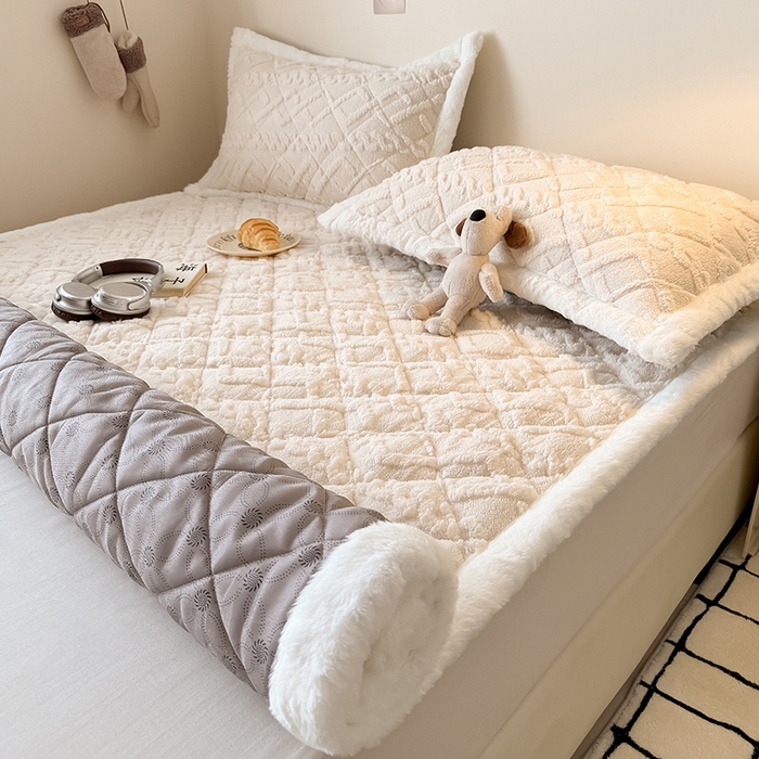 91家纺网 家纺一手货源 找家纺 叠派家纺 2025新款塔芙绒夹棉床垫 卡其色