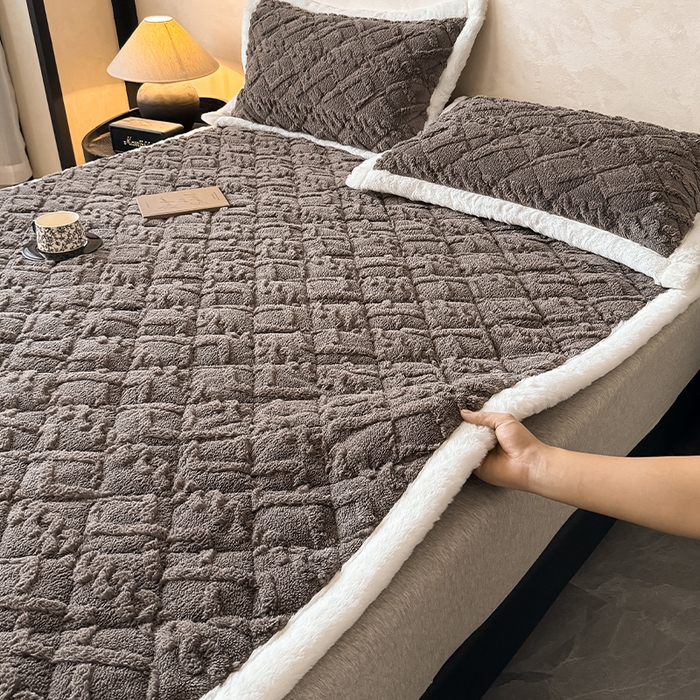 91家纺网 家纺一手货源 找家纺 叠派家纺 2025新款塔芙绒夹棉床垫 深灰色