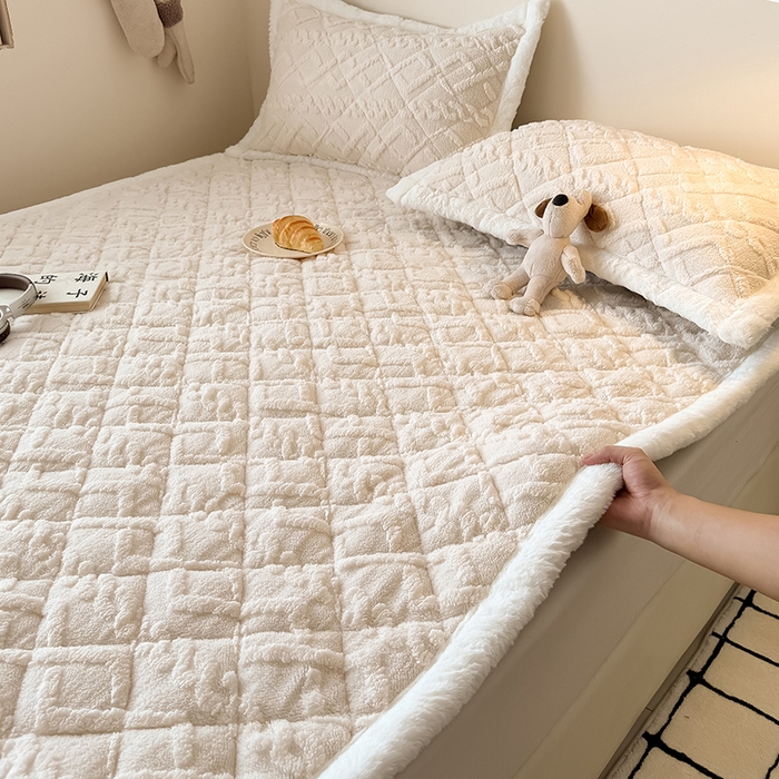 91家纺网 家纺一手货源 找家纺 叠派家纺 2025新款塔芙绒夹棉床垫 卡其色