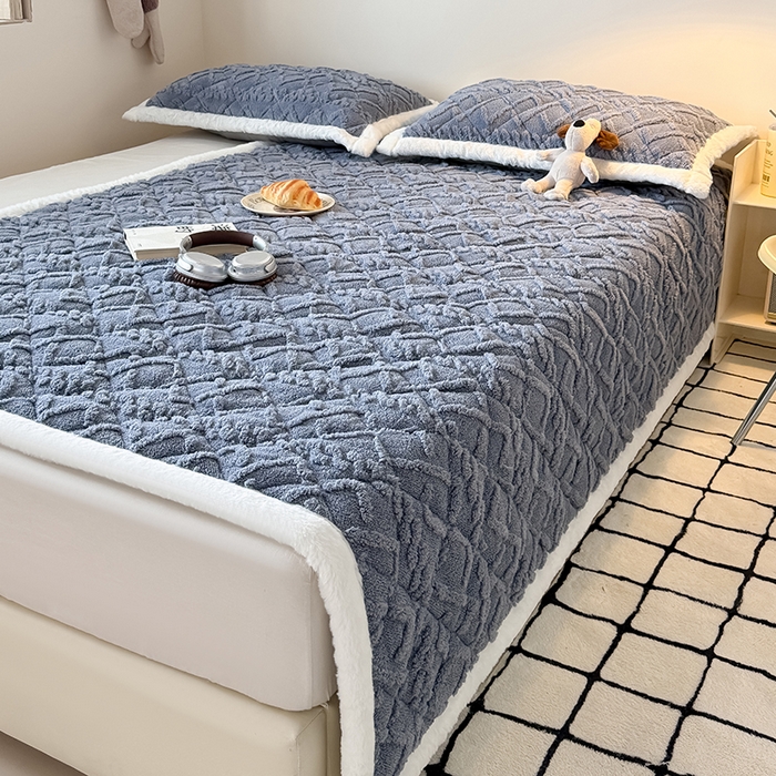 91家纺网 家纺一手货源 找家纺 叠派家纺 2025新款塔芙绒夹棉床垫 浅灰色