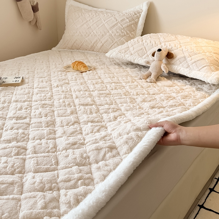 91家纺网 家纺一手货源 找家纺 叠派家纺 2025新款塔芙绒夹棉床垫 卡其色