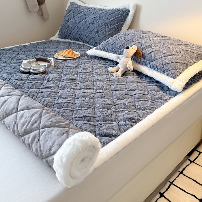 91家纺网 家纺一手货源 找家纺 叠派家纺 2025新款塔芙绒夹棉床垫 浅灰色