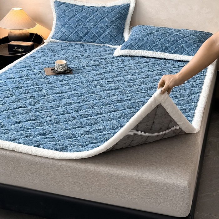 91家纺网 家纺一手货源 找家纺 叠派家纺 2025新款塔芙绒夹棉床垫 典雅蓝