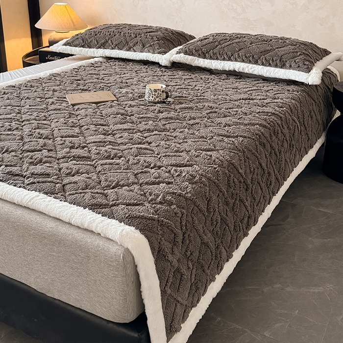 91家纺网 家纺一手货源 找家纺 叠派家纺 2025新款塔芙绒夹棉床垫 深灰色