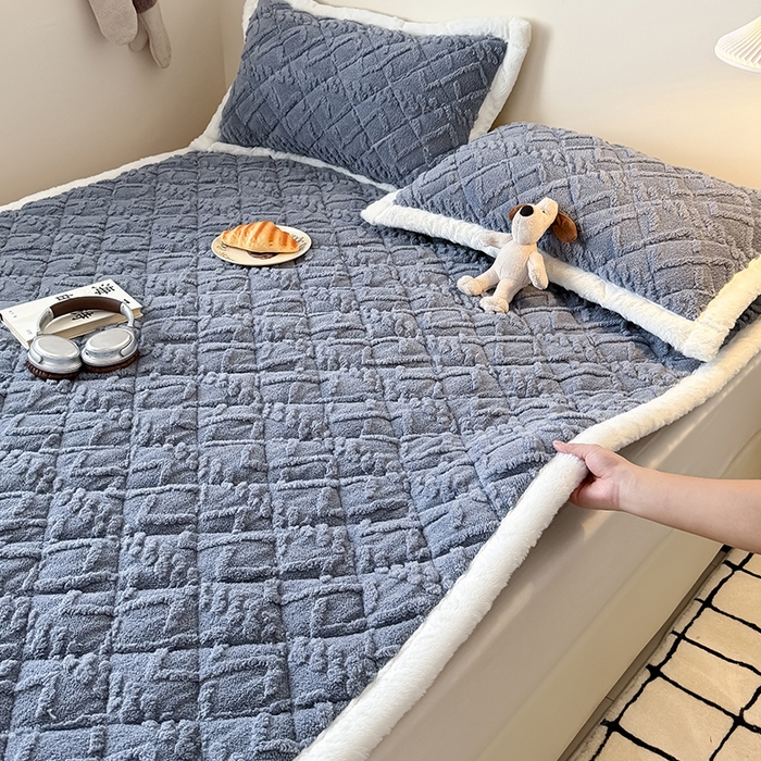 91家纺网 家纺一手货源 找家纺 叠派家纺 2025新款塔芙绒夹棉床垫 浅灰色