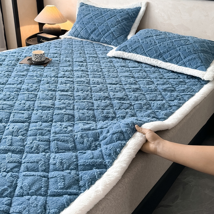 91家纺网 家纺一手货源 找家纺 叠派家纺 2025新款塔芙绒夹棉床垫 典雅蓝
