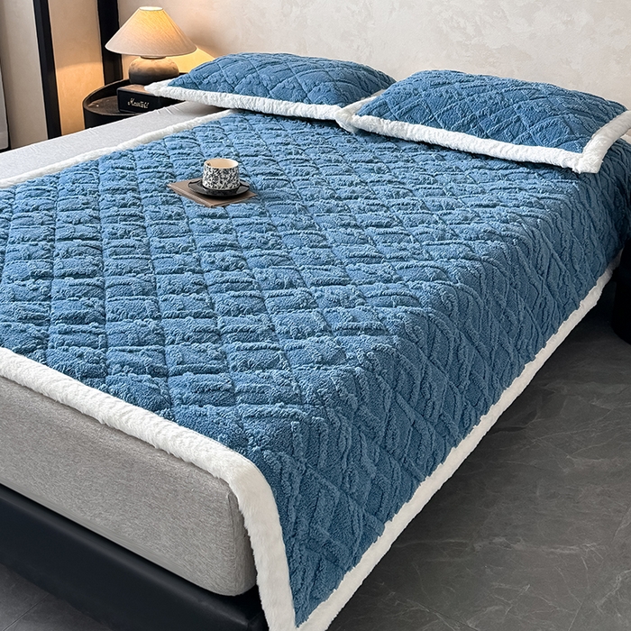 91家纺网 家纺一手货源 找家纺 叠派家纺 2025新款塔芙绒夹棉床垫 典雅蓝