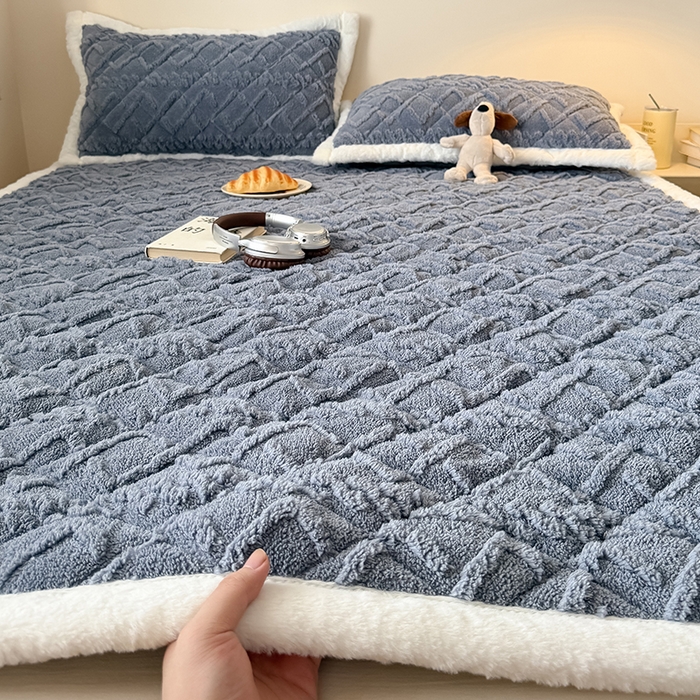 91家纺网 家纺一手货源 找家纺 叠派家纺 2025新款塔芙绒夹棉床垫 浅灰色
