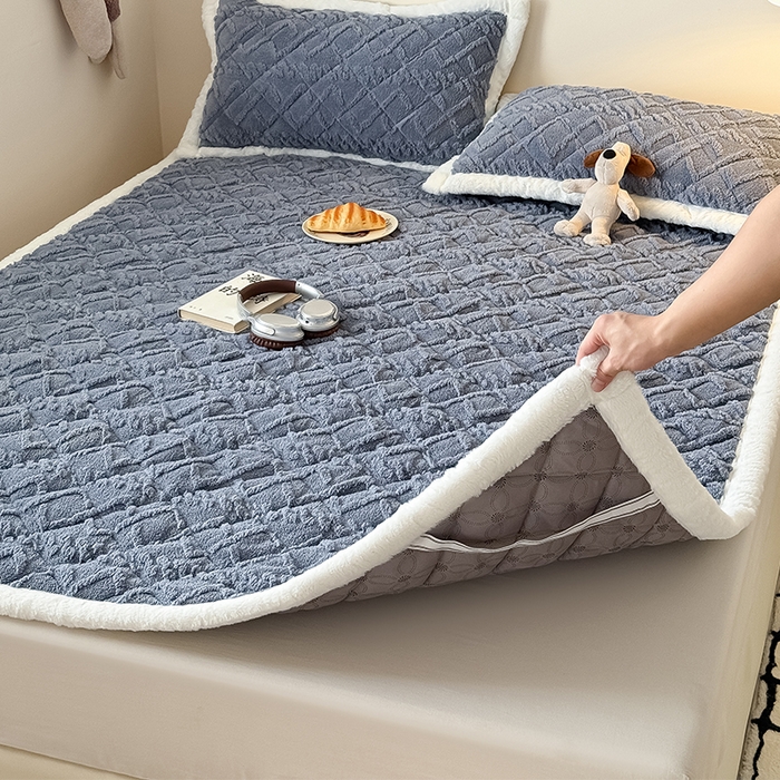 91家纺网 家纺一手货源 找家纺 叠派家纺 2025新款塔芙绒夹棉床垫 浅灰色