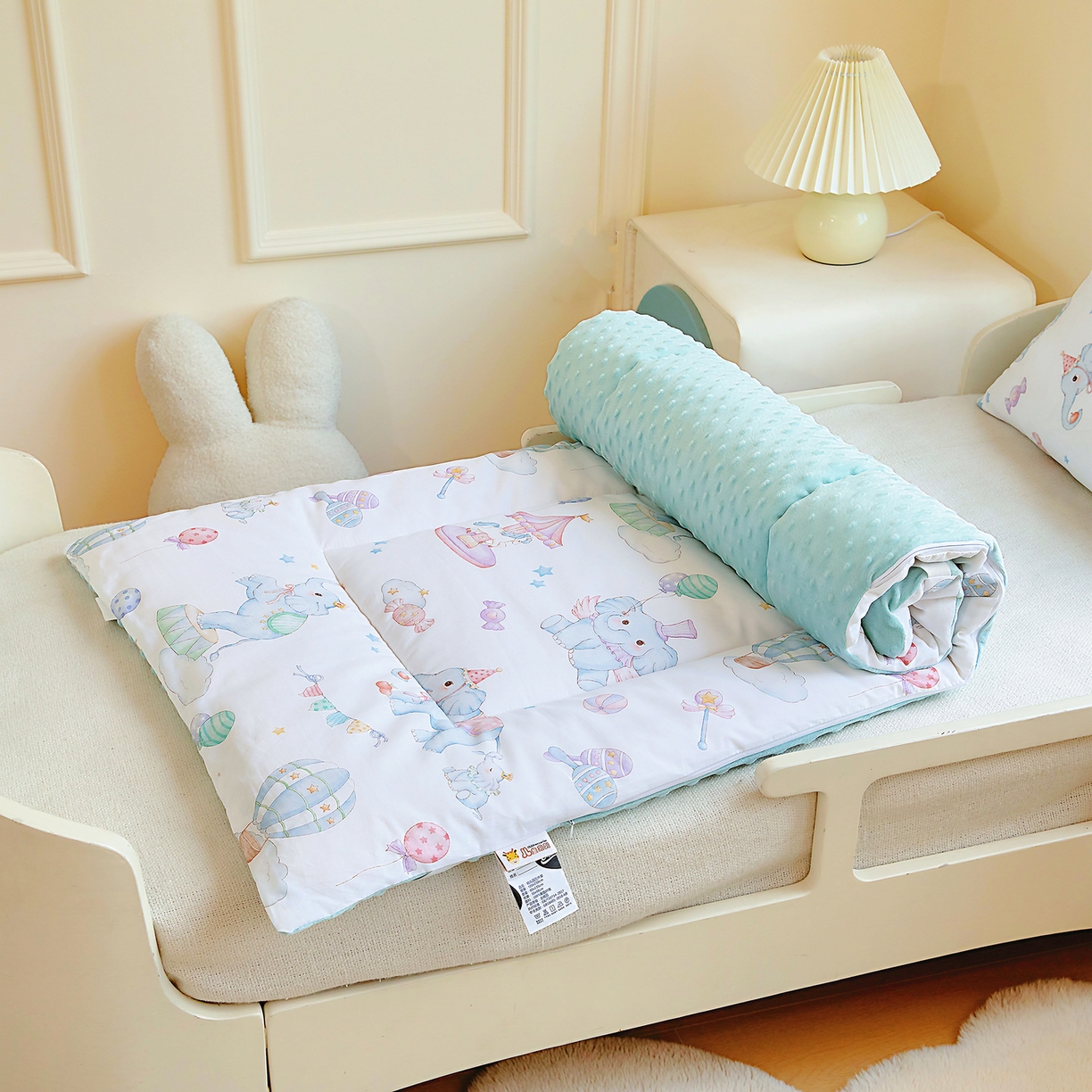 91家纺网 家纺一手货源 找家纺 梵赫 2025新款新款四季款加厚全棉豆豆绒床垫幼儿园床垫儿童床垫床褥可拆洗 旋转木马