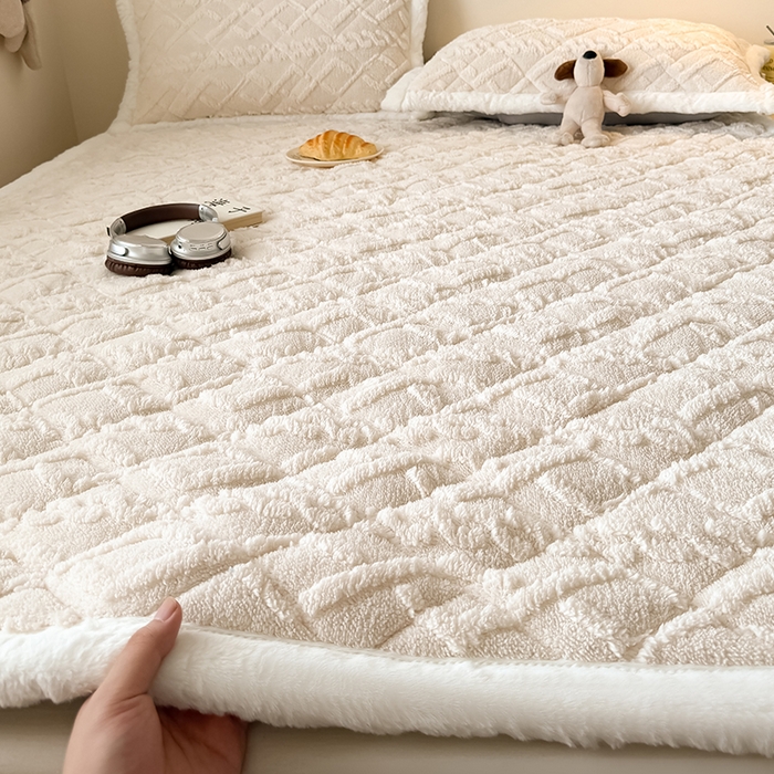 91家纺网 家纺一手货源 找家纺 叠派家纺 2025新款塔芙绒夹棉床垫 卡其色