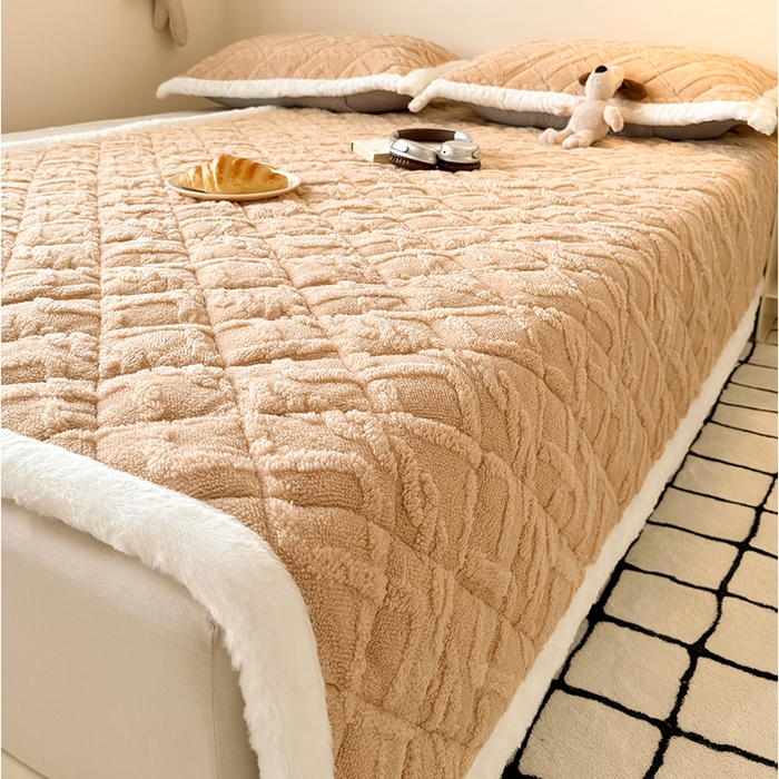 91家纺网 家纺一手货源 找家纺 叠派家纺 2025新款塔芙绒夹棉床垫 浅驼色