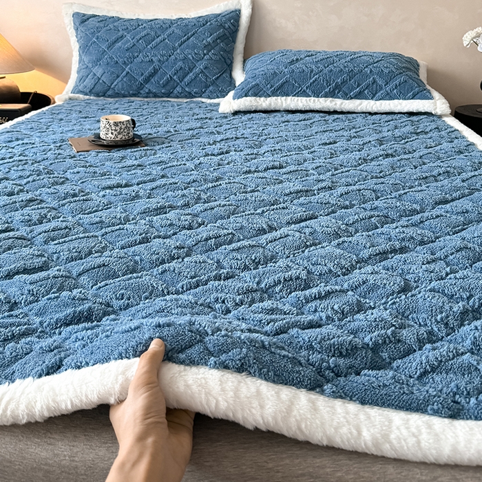 91家纺网 家纺一手货源 找家纺 叠派家纺 2025新款塔芙绒夹棉床垫 典雅蓝