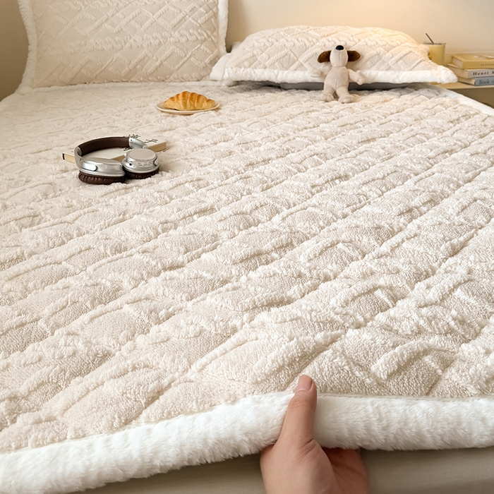 91家纺网 家纺一手货源 找家纺 叠派家纺 2025新款塔芙绒夹棉床垫 卡其色