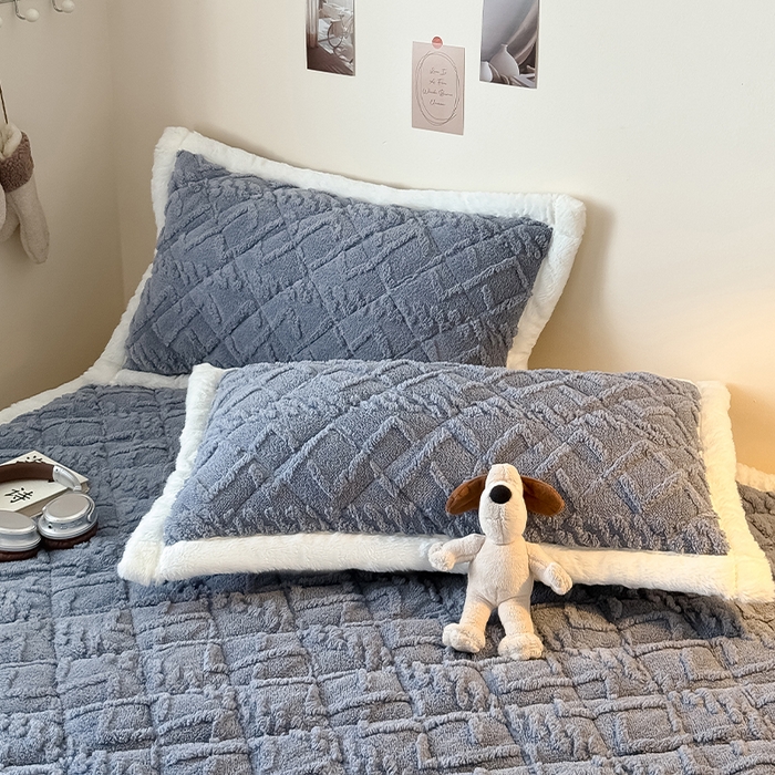 91家纺网 家纺一手货源 找家纺 叠派家纺 2025新款塔芙绒夹棉床垫 浅灰色