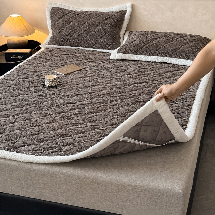 91家纺网 家纺一手货源 找家纺 叠派家纺 2025新款塔芙绒夹棉床垫 深灰色