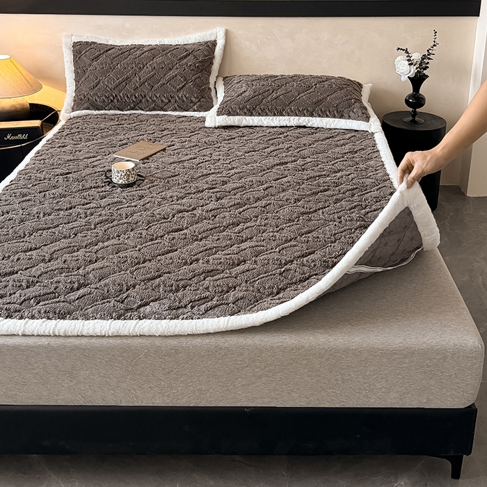 91家纺网 家纺一手货源 找家纺 叠派家纺 2025新款塔芙绒夹棉床垫 深灰色