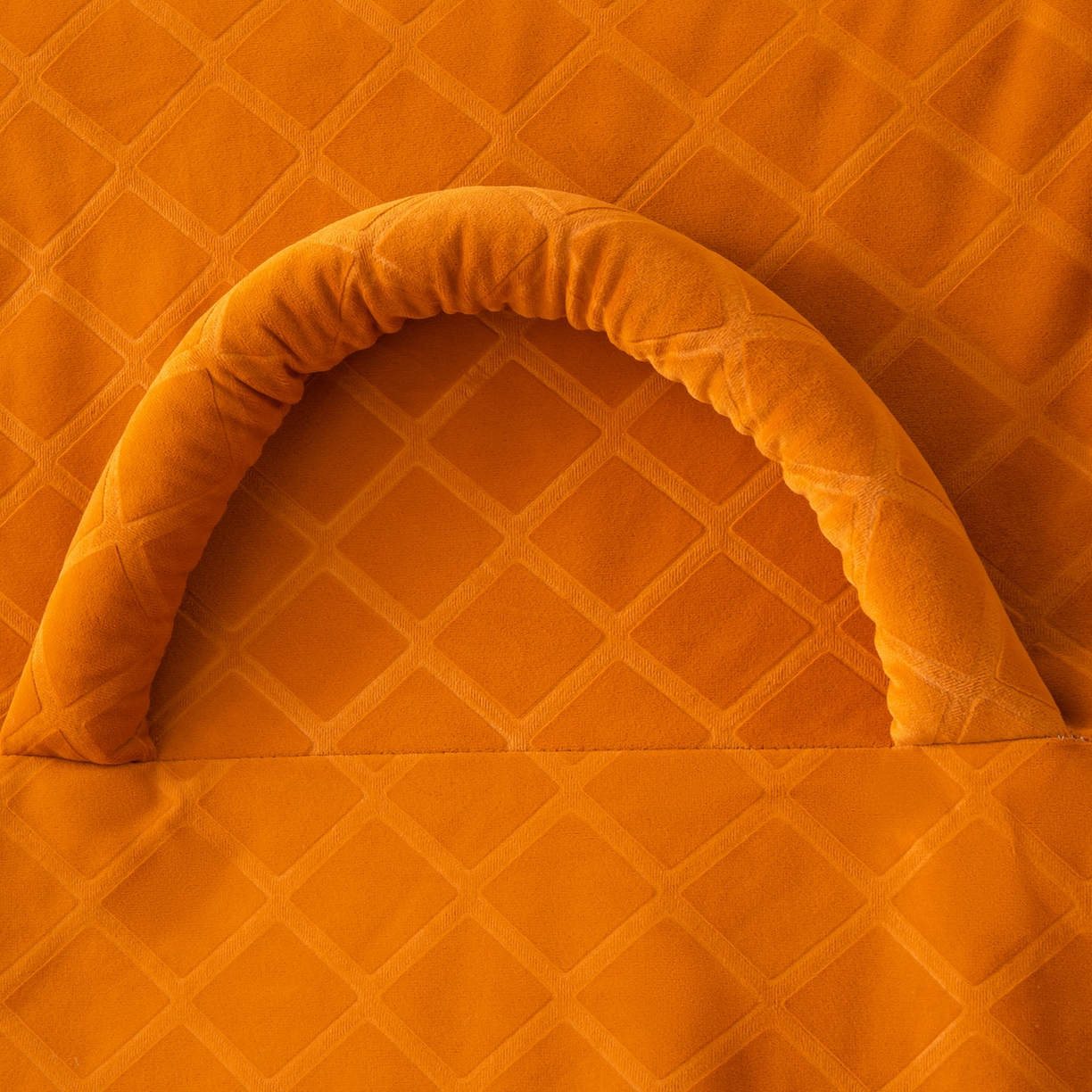 91家纺网 家纺一手货源 找家纺 多今家纺 2025新款便携手提式水晶绒玛莎绒刺绣抱枕被子-熊有成竹系列 熊有成竹-皇家橙