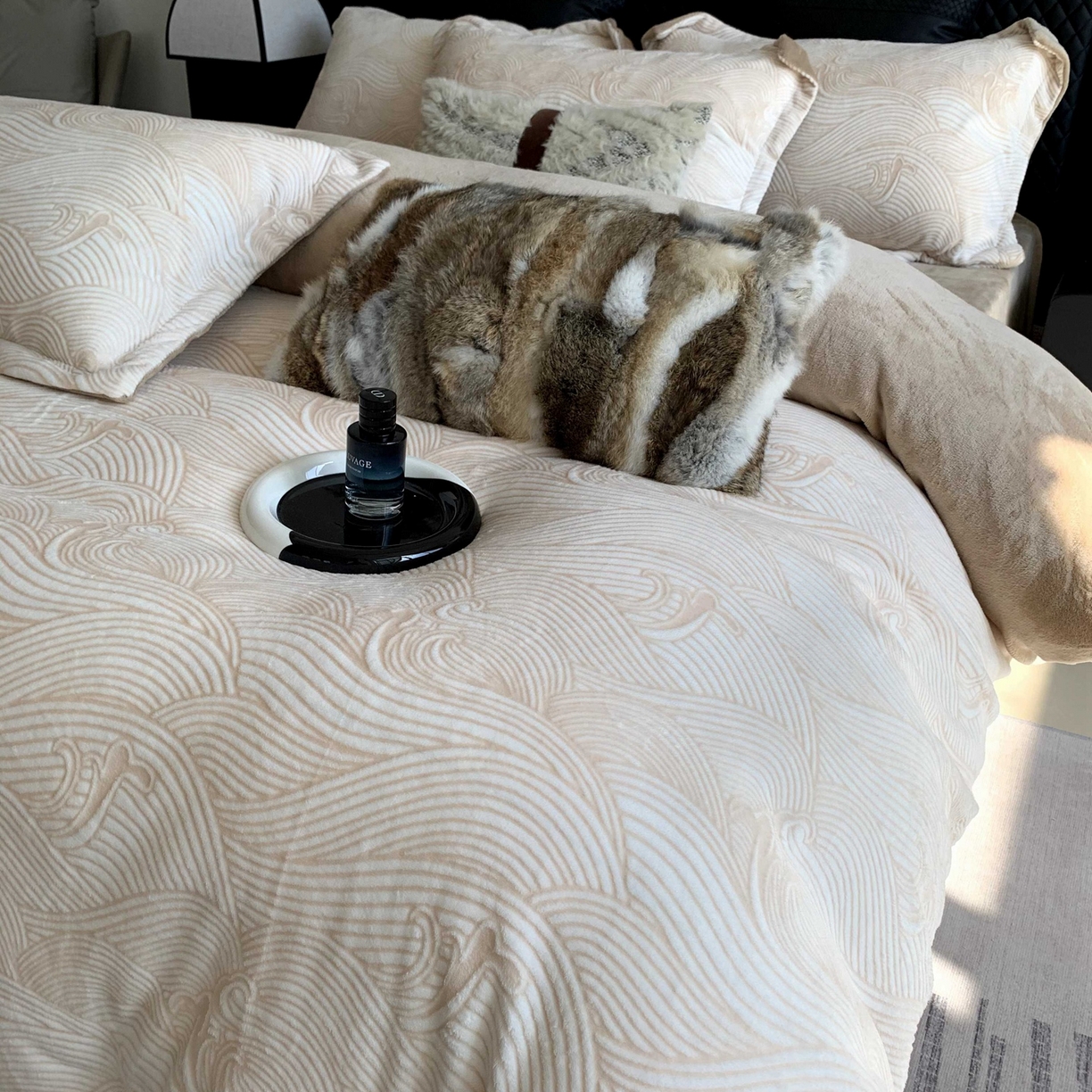 91家纺网 家纺一手货源 找家纺 奈萝家纺 2025新款加厚雕花绒牛奶绒四件套 云海咖