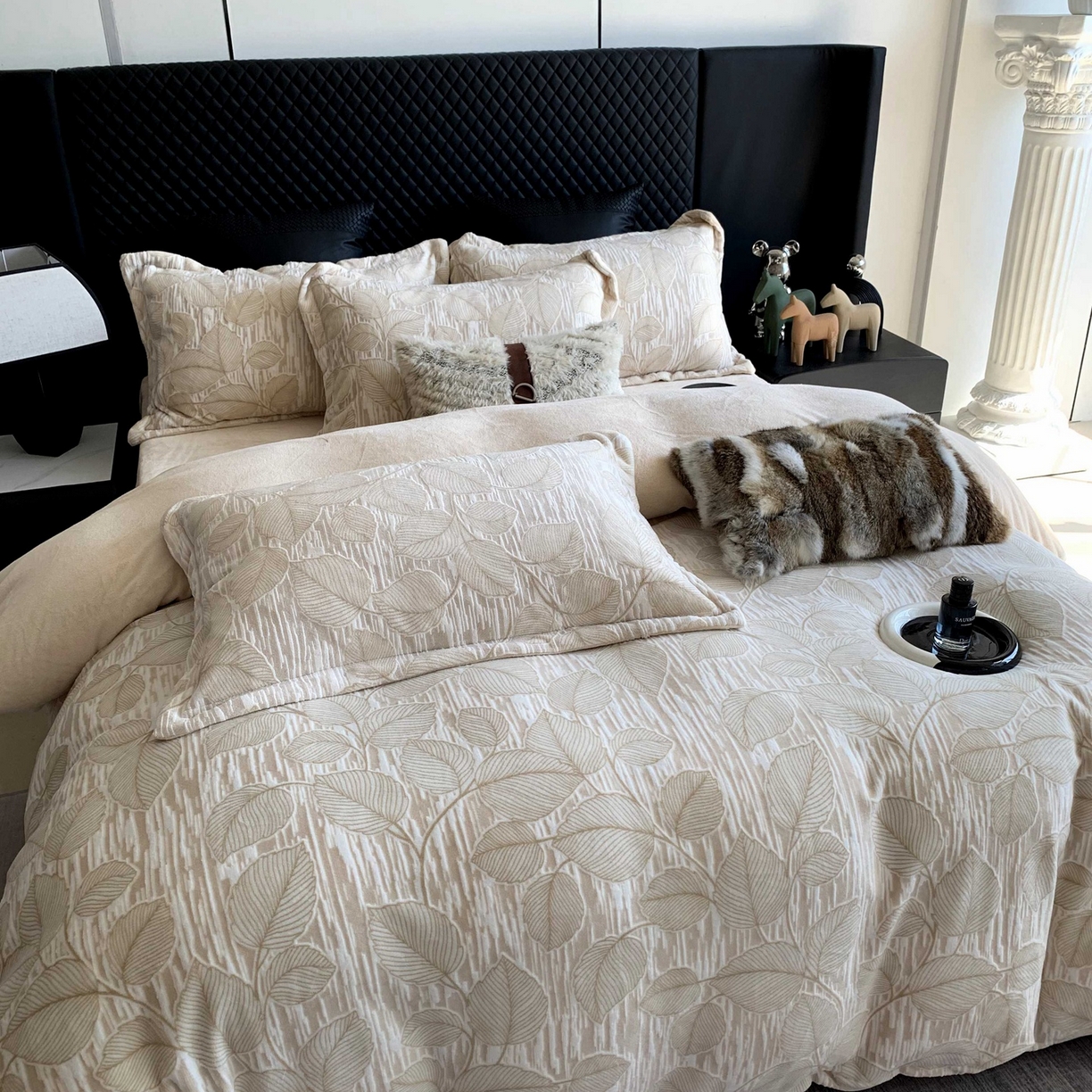 奈萝家纺 2025新款加厚雕花绒牛奶绒四件套 仲夏晨歌咖