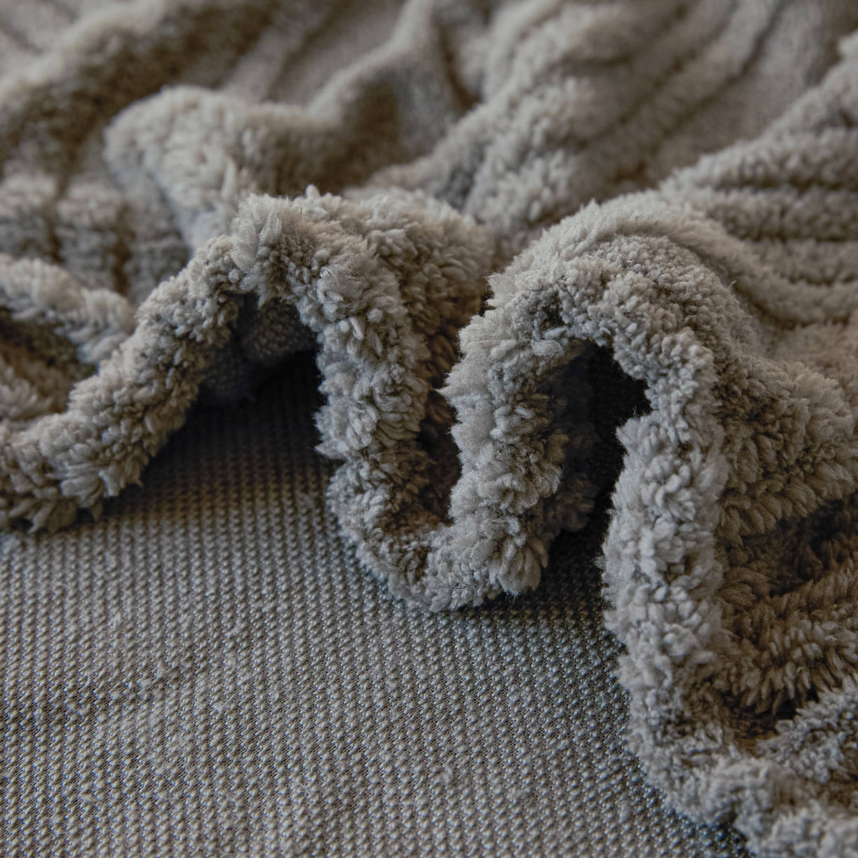 91家纺网 家纺一手货源 找家纺 川悦生活 2025新款塔夫绒印花单床笠 阳光暖垫-星灰