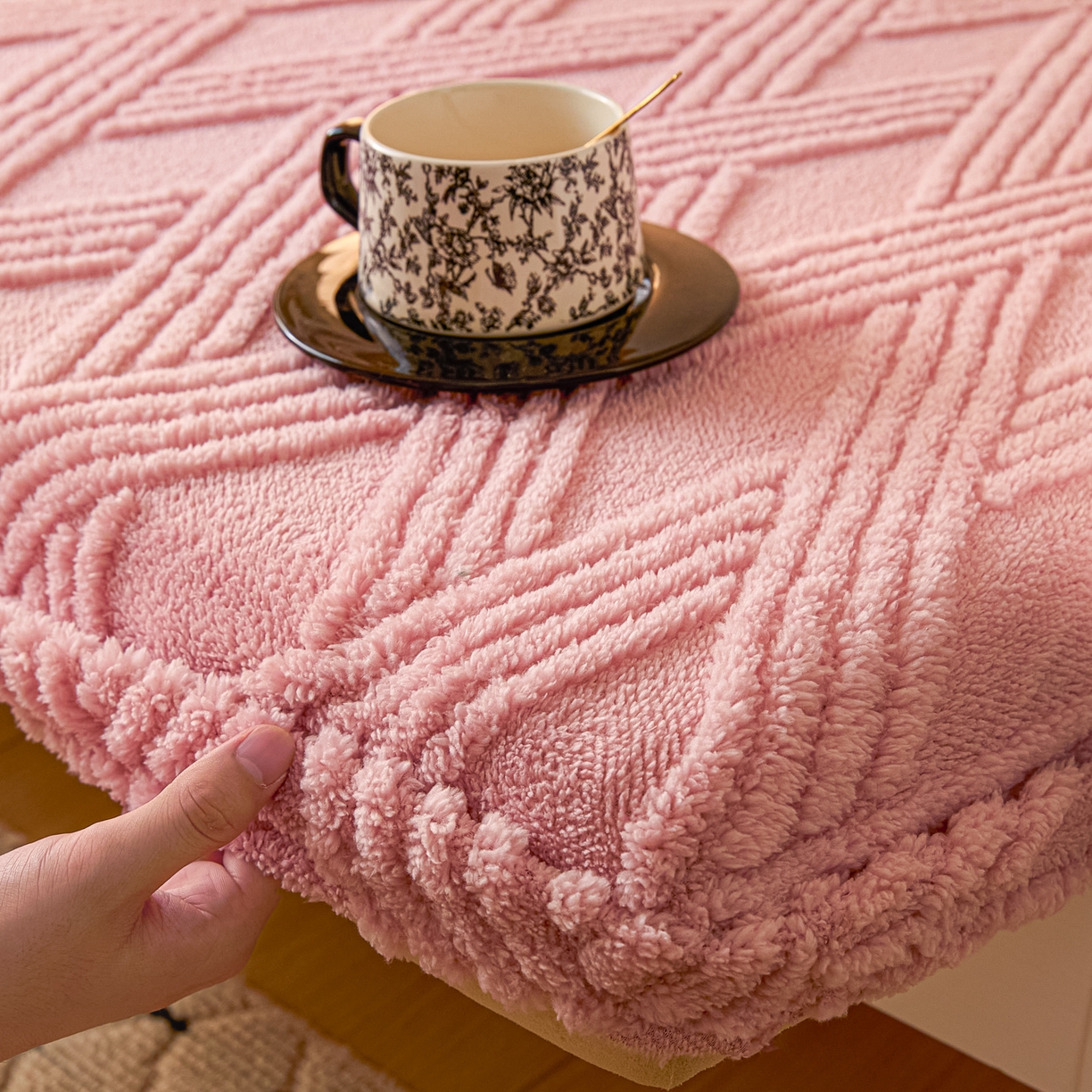 91家纺网 家纺一手货源 找家纺 川悦生活 2025新款塔夫绒印花单床笠 阳光暖垫-甜粉