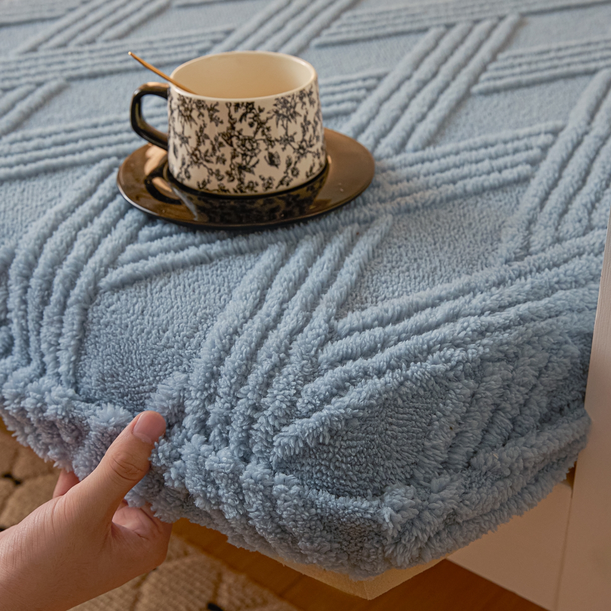 91家纺网 家纺一手货源 找家纺 川悦生活 2025新款塔夫绒印花单床笠 阳光暖垫-月蓝