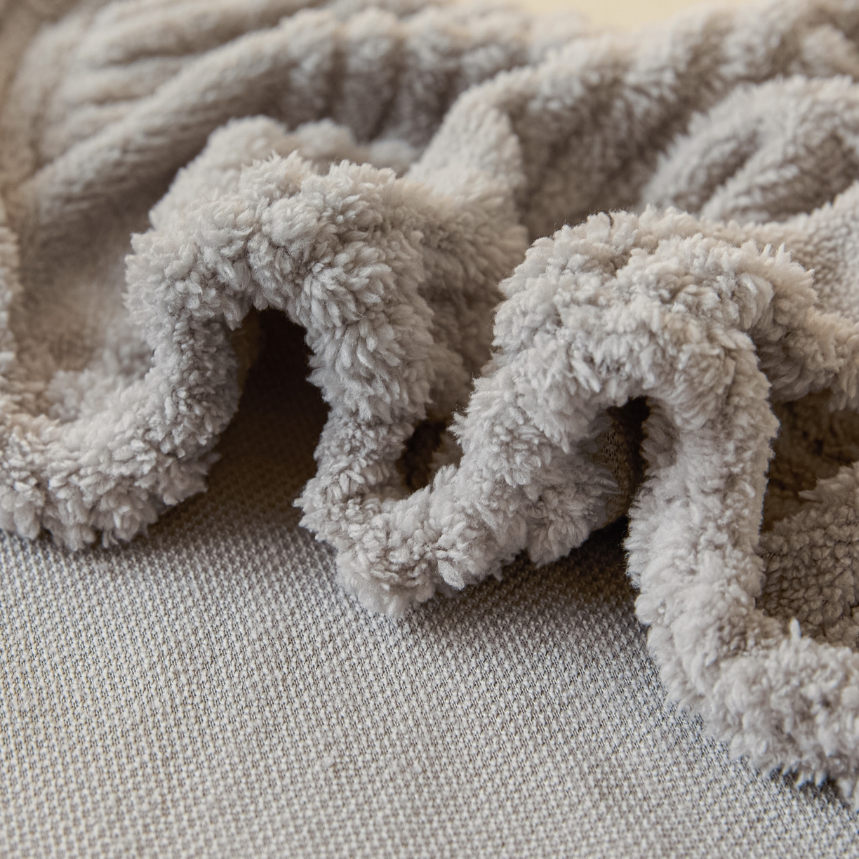 91家纺网 家纺一手货源 找家纺 川悦生活 2025新款塔夫绒印花单床笠 阳光暖垫-银灰