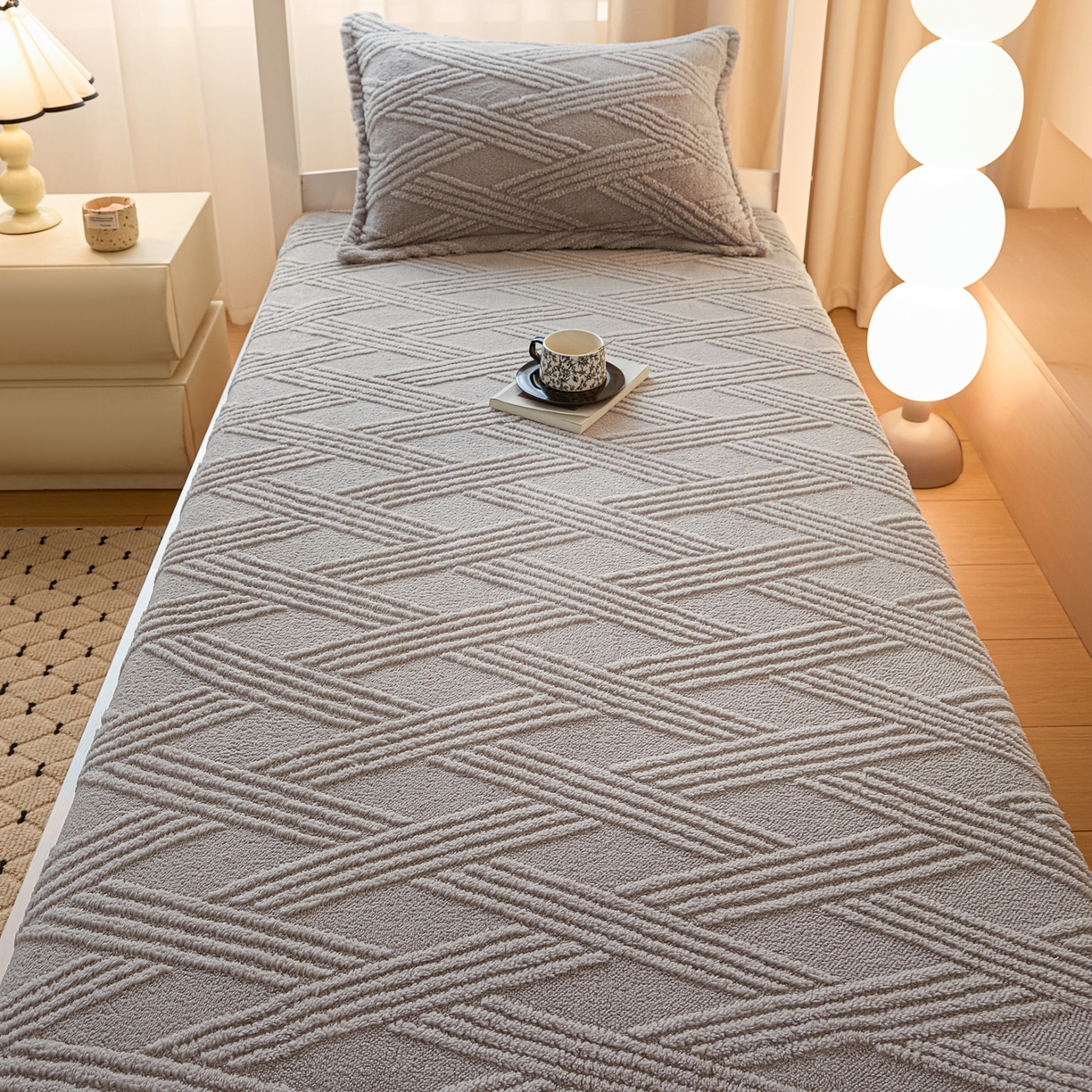 91家纺网 家纺一手货源 找家纺 川悦生活 2025新款塔夫绒印花单床笠 阳光暖垫-银灰