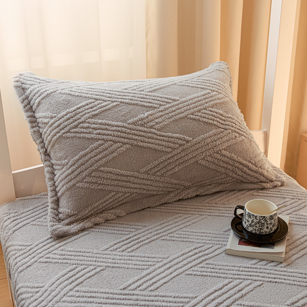 91家纺网 家纺一手货源 找家纺 川悦生活 2025新款塔夫绒印花单床笠 阳光暖垫-银灰