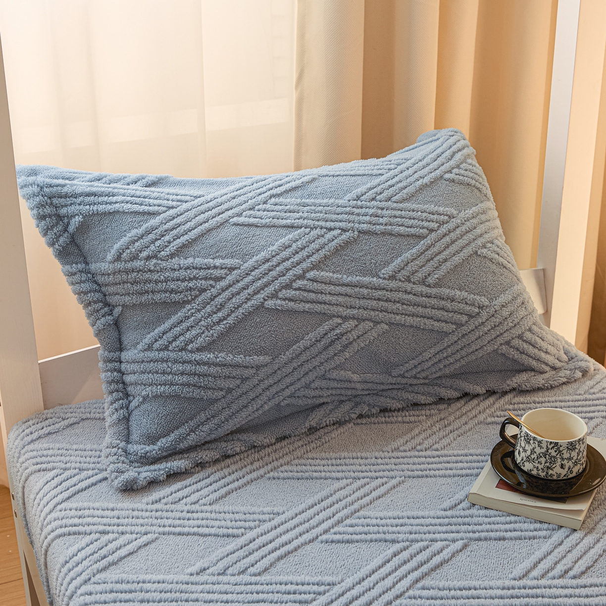 91家纺网 家纺一手货源 找家纺 川悦生活 2025新款塔夫绒印花单床笠 阳光暖垫-月蓝