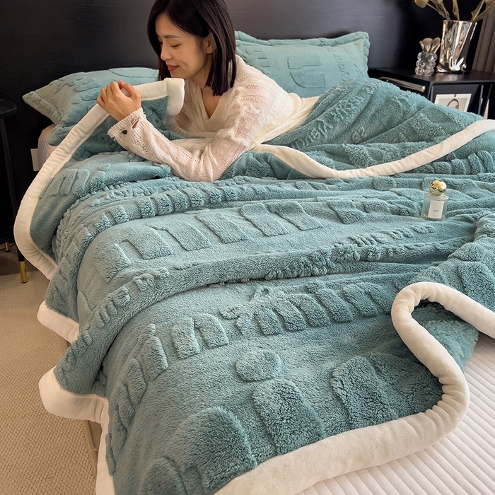 91家纺网 家纺一手货源 找家纺 （总）叠派家纺 2025新款A类纯色min舒棉绒雕花剪花多功能毛毯（可供跨境外贸抽空热款首选）