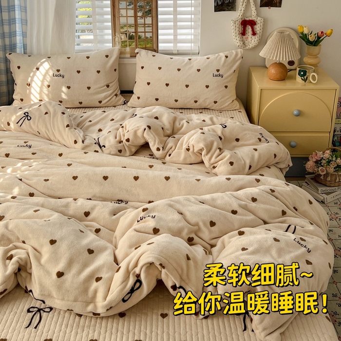 91家纺网 家纺一手货源 找家纺 （总）逸林家纺《原希尔顿逸林》 2025新款牛奶绒床盖四件套加厚印花法式赫本风花边床盖四件套