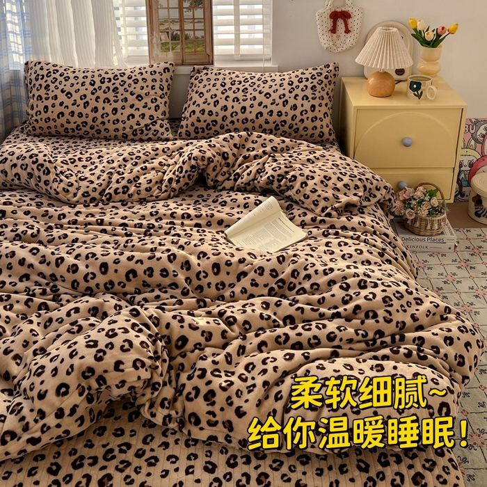 91家纺网 家纺一手货源 找家纺 （总）逸林家纺《原希尔顿逸林》 2025新款牛奶绒床盖四件套加厚印花法式赫本风花边床盖四件套