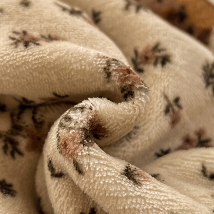 91家纺网 家纺一手货源 找家纺 逸林家纺《原希尔顿逸林》 2025新款牛奶绒床盖四件套加厚印花法式赫本风花边床盖四件套 床盖款-乖乖兔