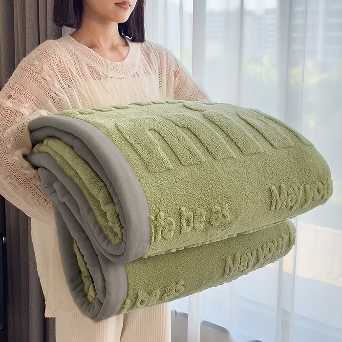 91家纺网 家纺一手货源 找家纺 叠派家纺 2025新款A类纯色min舒棉绒雕花剪花多功能毛毯（可供跨境外贸抽空热款首选） 灰边-青杉绿