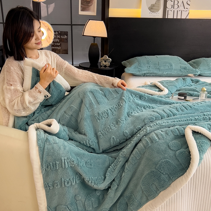 91家纺网 家纺一手货源 找家纺 叠派家纺 2025新款A类纯色min舒棉绒雕花剪花多功能毛毯（可供跨境外贸抽空热款首选） 白边-品味蓝