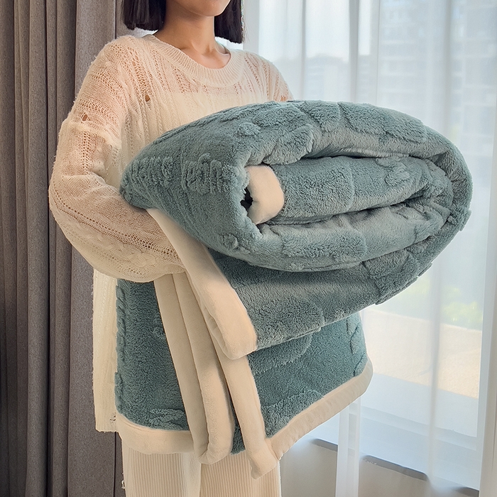 91家纺网 家纺一手货源 找家纺 叠派家纺 2025新款A类纯色min舒棉绒雕花剪花多功能毛毯（可供跨境外贸抽空热款首选） 白边-品味蓝