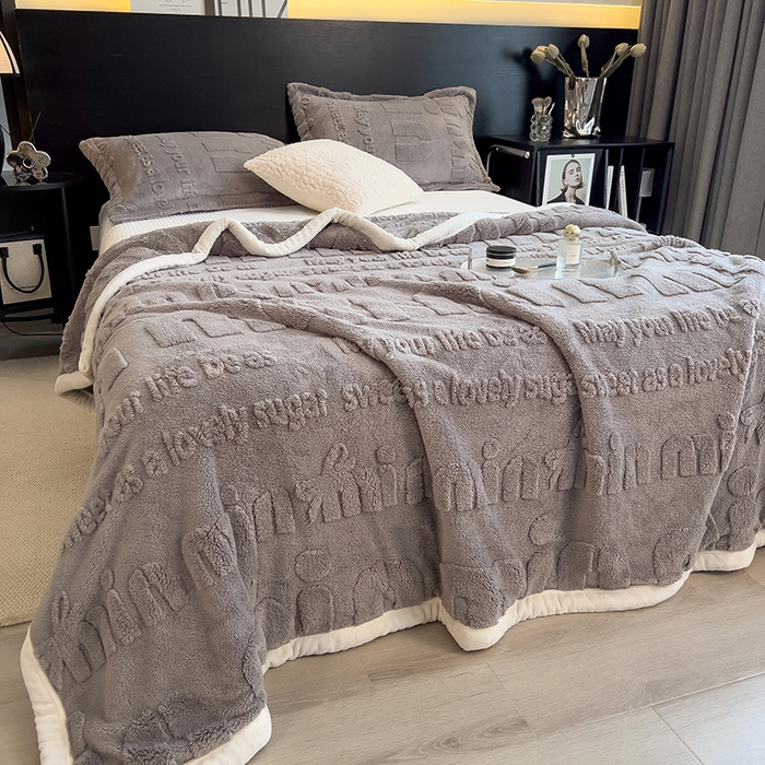 91家纺网 家纺一手货源 找家纺 叠派家纺 2025新款A类纯色min舒棉绒雕花剪花多功能毛毯（可供跨境外贸抽空热款首选） 白边-极致灰