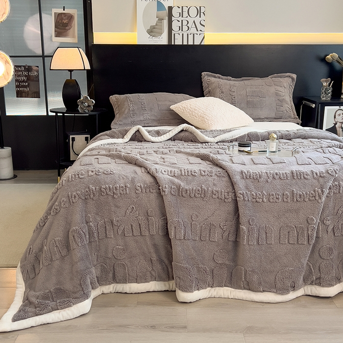 91家纺网 家纺一手货源 找家纺 叠派家纺 2025新款A类纯色min舒棉绒雕花剪花多功能毛毯（可供跨境外贸抽空热款首选） 白边-极致灰