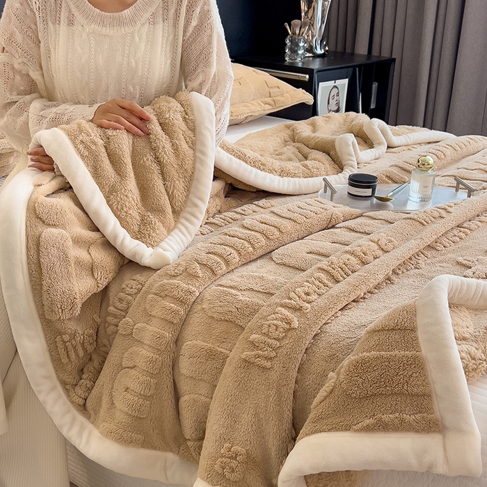 91家纺网 家纺一手货源 找家纺 叠派家纺 2025新款A类纯色min舒棉绒雕花剪花多功能毛毯（可供跨境外贸抽空热款首选） 白边-浅咖