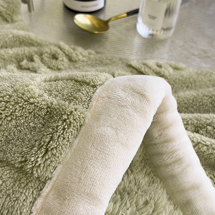 91家纺网 家纺一手货源 找家纺 叠派家纺 2025新款A类纯色min舒棉绒雕花剪花多功能毛毯（可供跨境外贸抽空热款首选） 白边-青杉绿