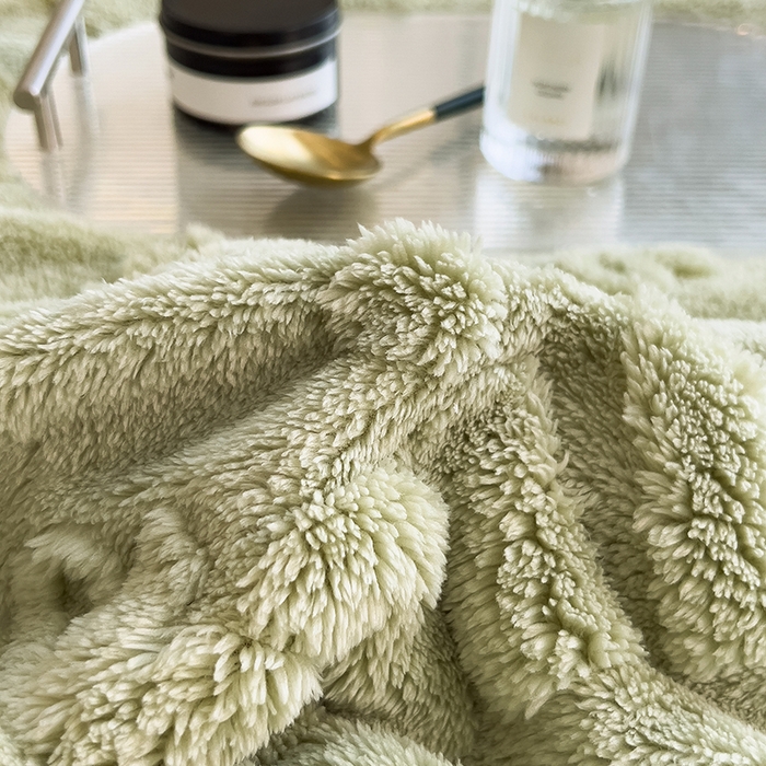 91家纺网 家纺一手货源 找家纺 叠派家纺 2025新款A类纯色min舒棉绒雕花剪花多功能毛毯（可供跨境外贸抽空热款首选） 白边-青杉绿