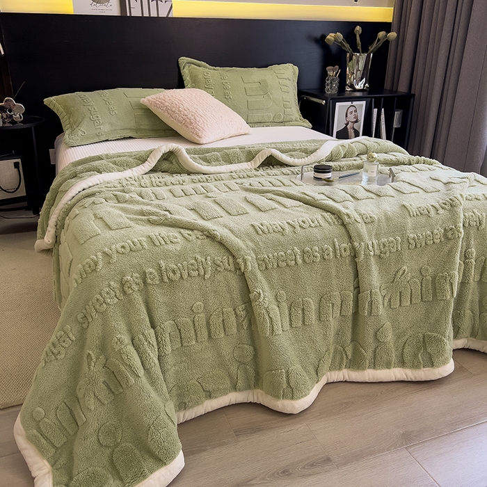 91家纺网 家纺一手货源 找家纺 叠派家纺 2025新款A类纯色min舒棉绒雕花剪花多功能毛毯（可供跨境外贸抽空热款首选） 白边-青杉绿